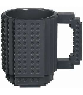 Taza de ladrillos de construcción color negro