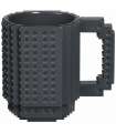 Taza de ladrillos de construcción color negro