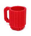 Taza de ladrillos de construcción color rojo