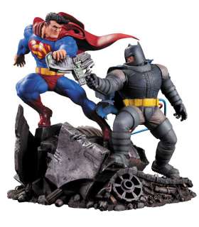 Batman The Dark Knight Returns Estatua Superman vs. Batman 28 cm